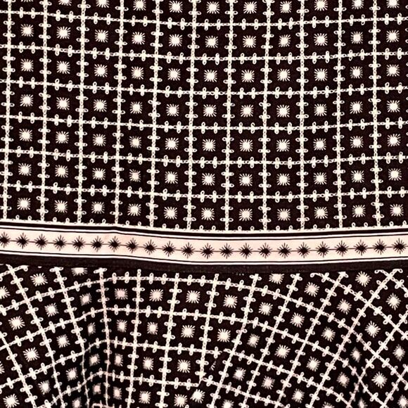 Max Studio Tulip Mini Skirt Black White Stretch Knit Geometric Print XS - Picture 3 of 6